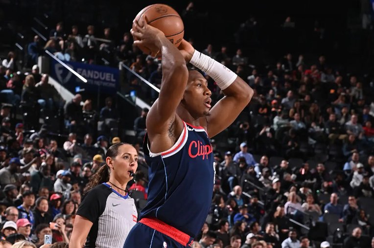 近段时间进攻效率下滑，快船后场大闸这方面的表现有些令人担心？